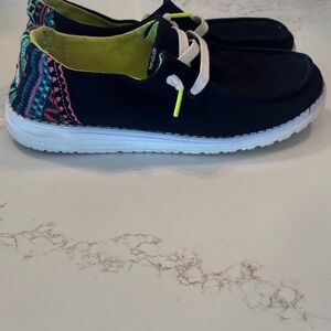 Wendy Fluo Black Hey Dudes